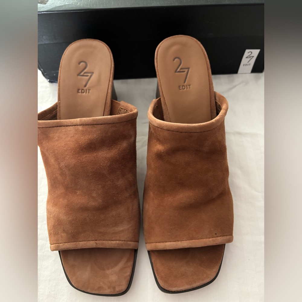 New 27 EDIT Tan Suede leather Mules with 3.25” Block Heel